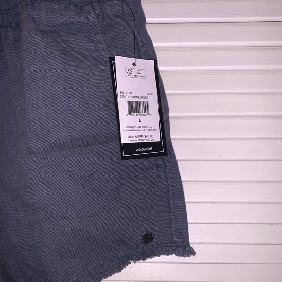 Volcom Beach Shorts - Picture 2 of 2